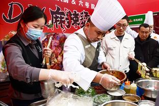 姿势标准吗？傅明教国外裁判员如何使用筷子夹菜